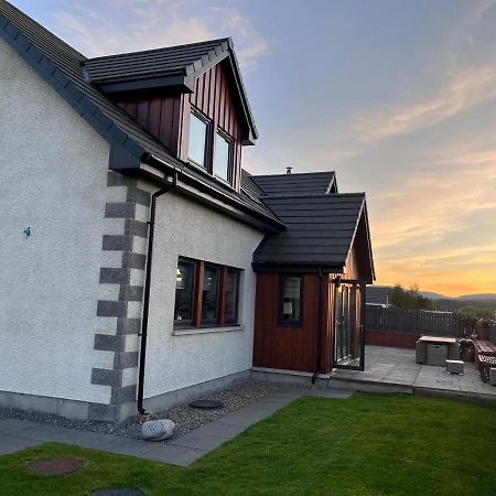 Alcantara- Modern Home With Hot Tub- Sleeps 10 Cromdale Esterno foto