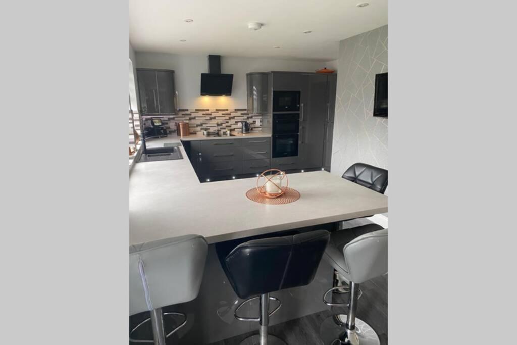 Alcantara- Modern Home With Hot Tub- Sleeps 10 Cromdale Esterno foto