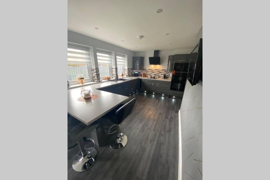 Alcantara- Modern Home With Hot Tub- Sleeps 10 Cromdale Esterno foto