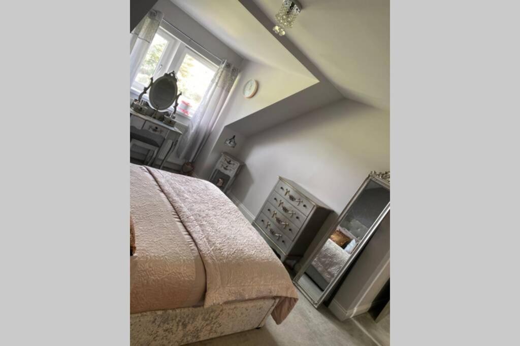 Alcantara- Modern Home With Hot Tub- Sleeps 10 Cromdale Esterno foto