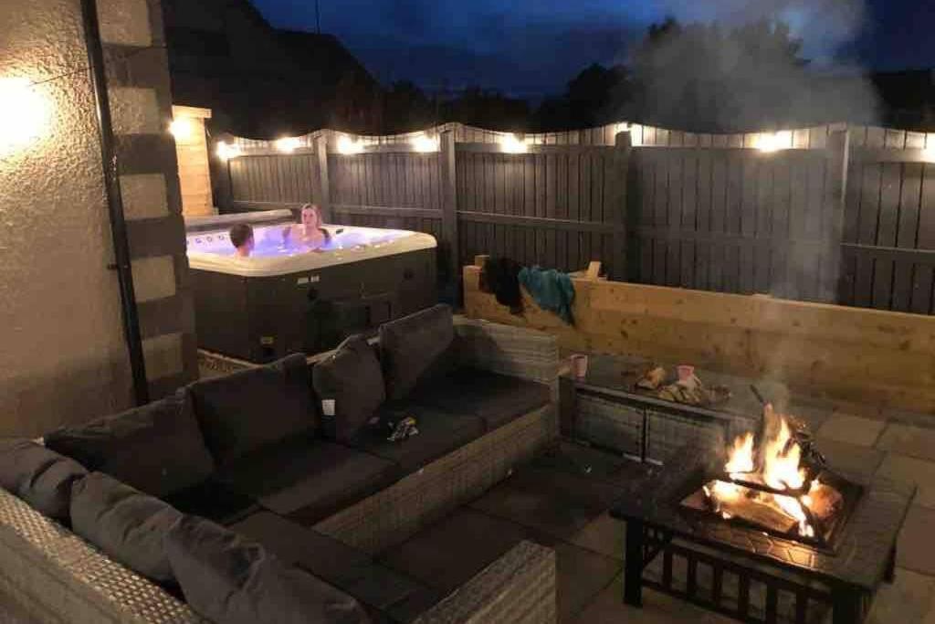 Alcantara- Modern Home With Hot Tub- Sleeps 10 Cromdale Esterno foto