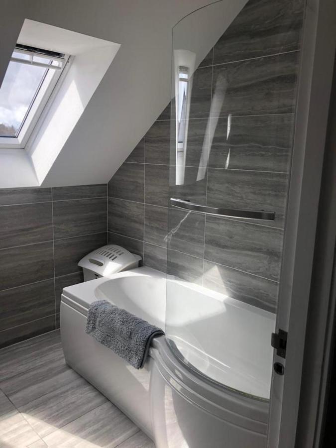 Alcantara- Modern Home With Hot Tub- Sleeps 10 Cromdale Esterno foto
